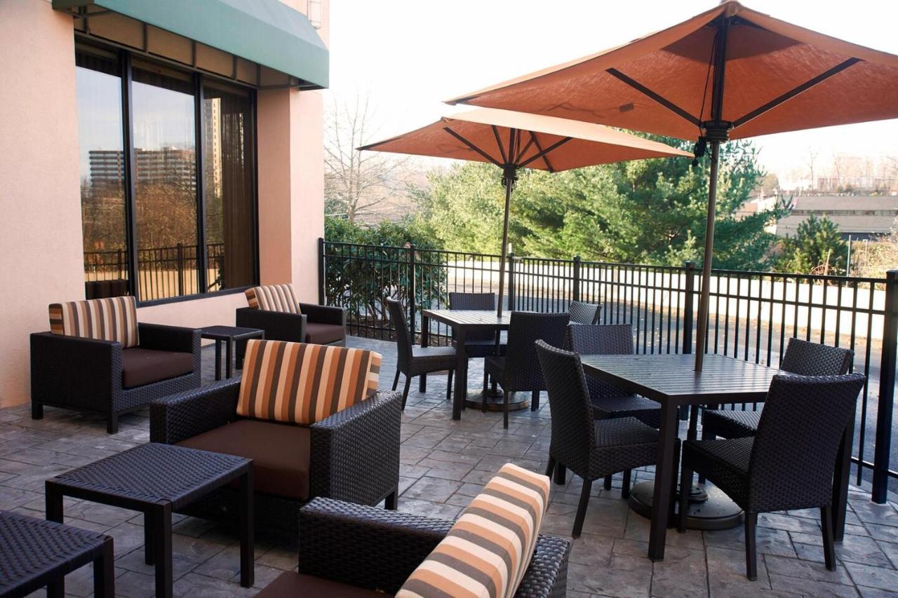 Courtyard Shelton Hotel Exterior photo