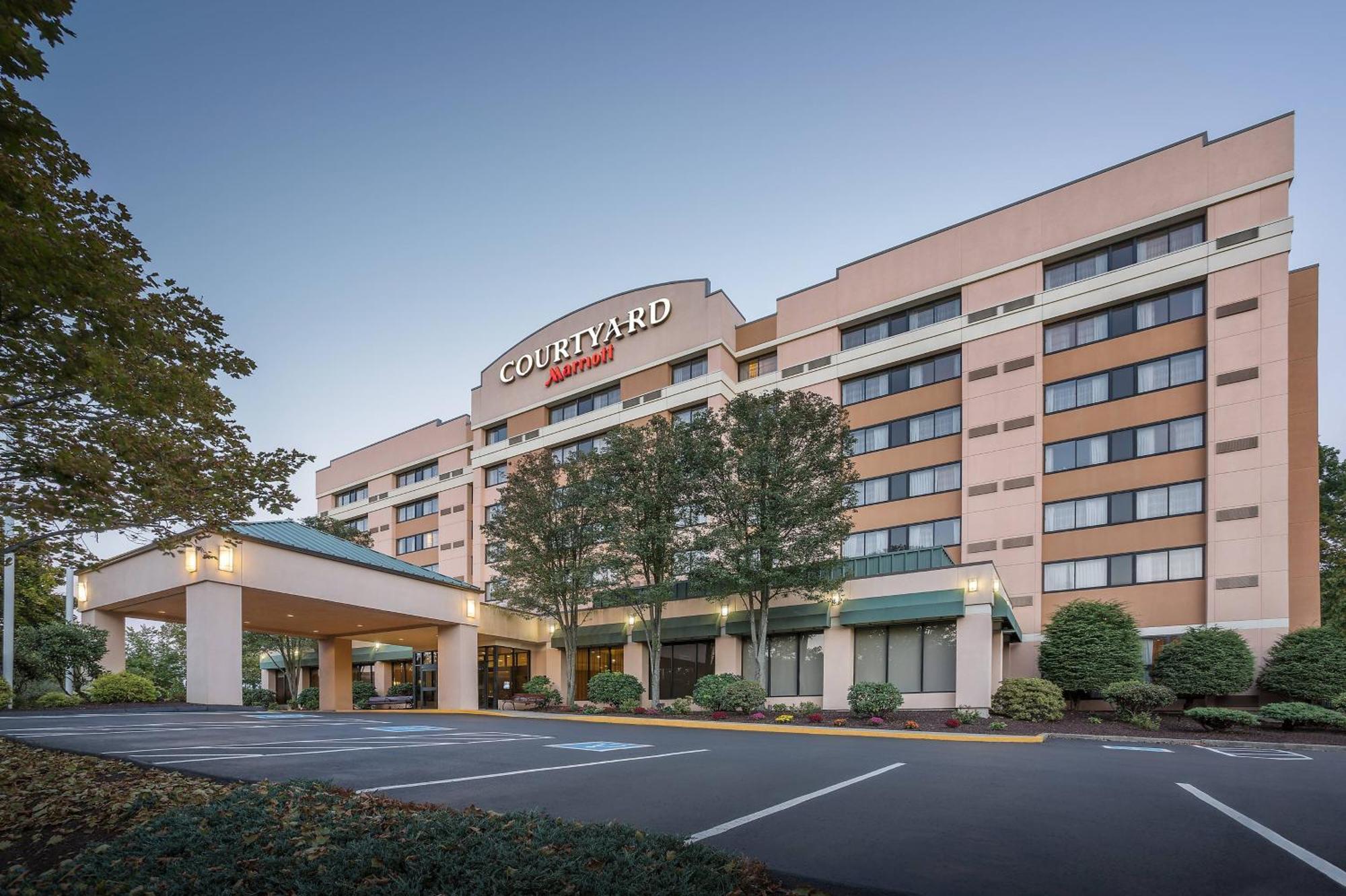 Courtyard Shelton Hotel Exterior photo